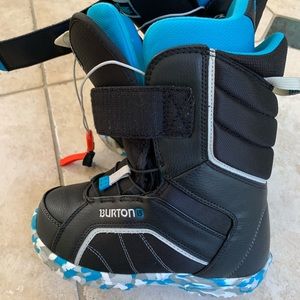 Boys Burton Zipline snowboard boots size 4